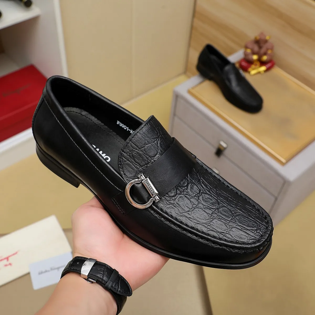 Men's shoes 260🕷🕷🐂【Ferragamo】Ferragamo Popular fashionable casual shoes🇨🇳Official website counter 1:1 production, original mold opening💯Good quality can be seen, imported high-end first-layer pebbled calfskin, water-dyed🐂leather lining🌿very clear texture, high-quality waterproof, non-slip and wear-resistant outsole🎋high quality and low price, truly handmade🍓, color optional! Code number 38-44 (45. To be customized)
